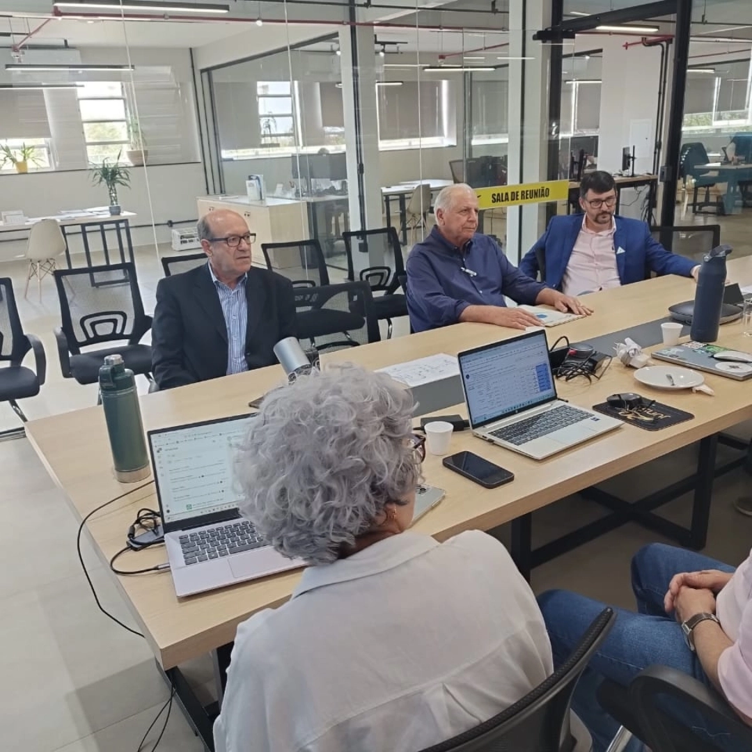 comitê ageuni em reunião
