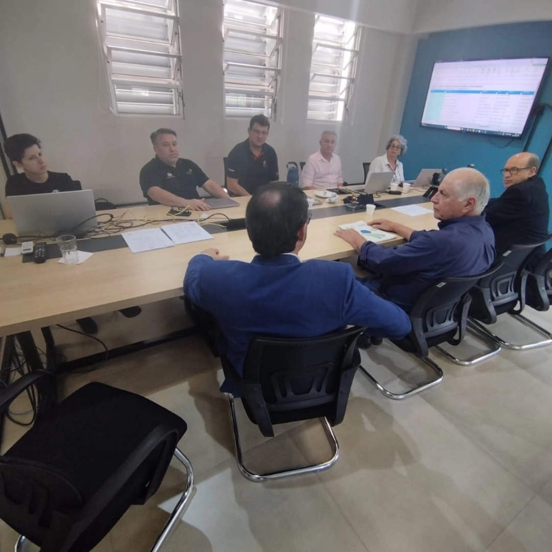 comitê ageuni em reunião